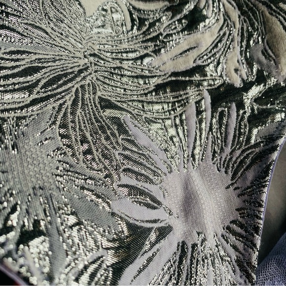 Victoria’s Secret Fashion Show Thong Panty - Picture 4 of 6